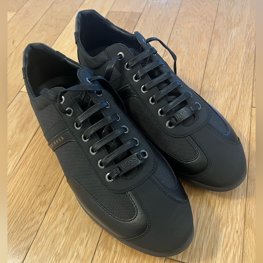Brand new never worn Hugo Boss men’s sneakers